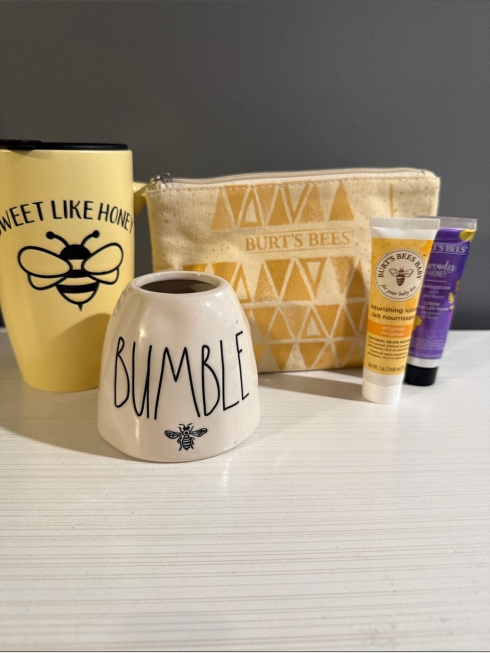 Rae Dunn & Burt’s Bees, BEE 🐝 bundle. Two lotions, cosmetic bag, mug,& Vase. NWT - Picture 11 of 11